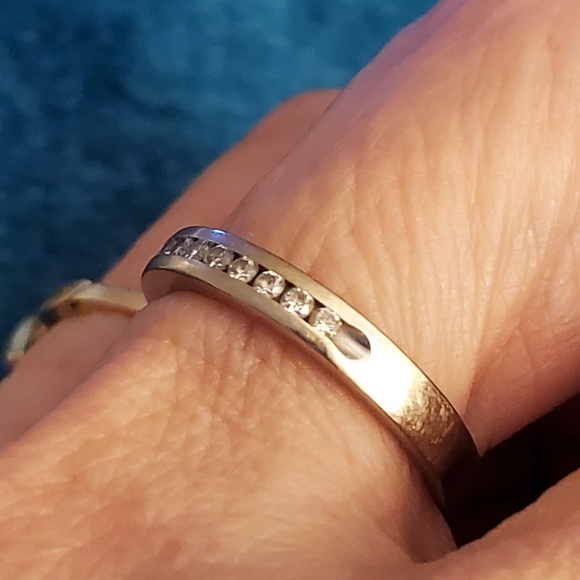 14k wg diamond wedding band - Picture 4 of 7